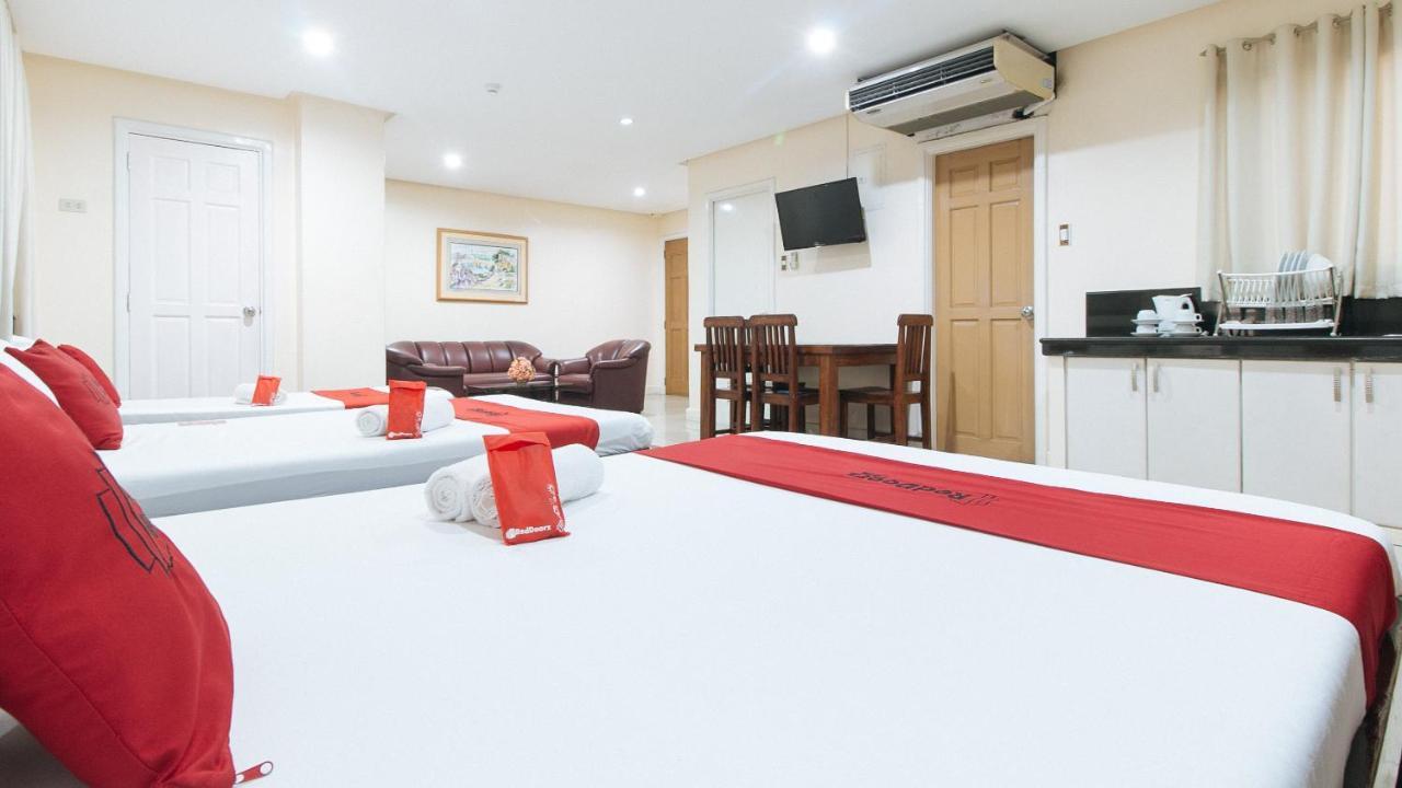 Reddoorz Plus @ Better Living Paranaque Paranaque City Экстерьер фото