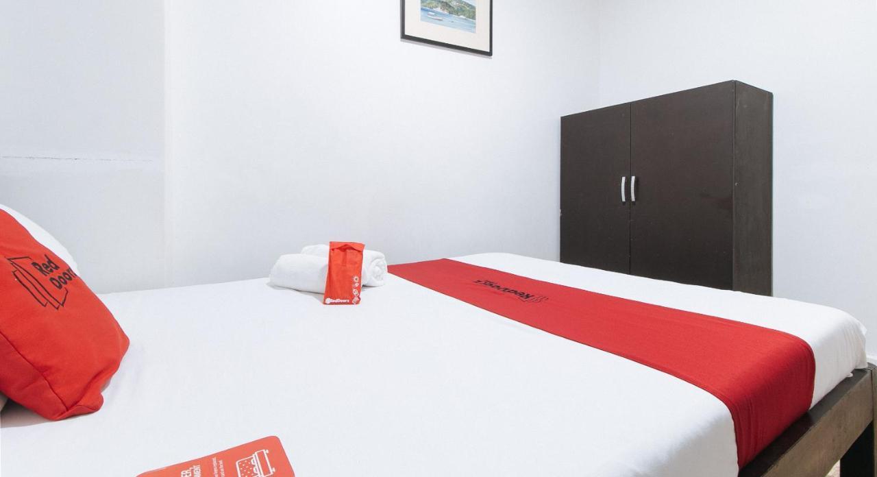 Reddoorz Plus @ Better Living Paranaque Paranaque City Экстерьер фото