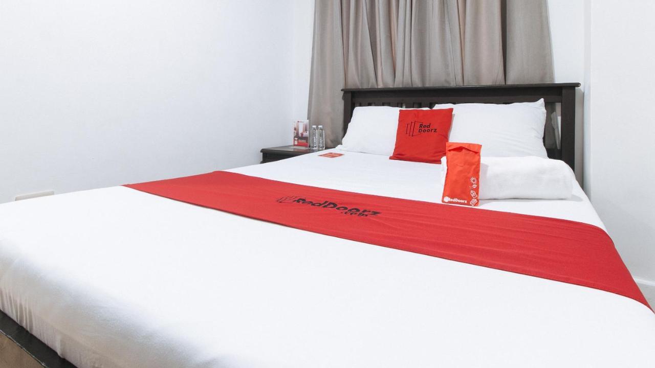 Reddoorz Plus @ Better Living Paranaque Paranaque City Экстерьер фото