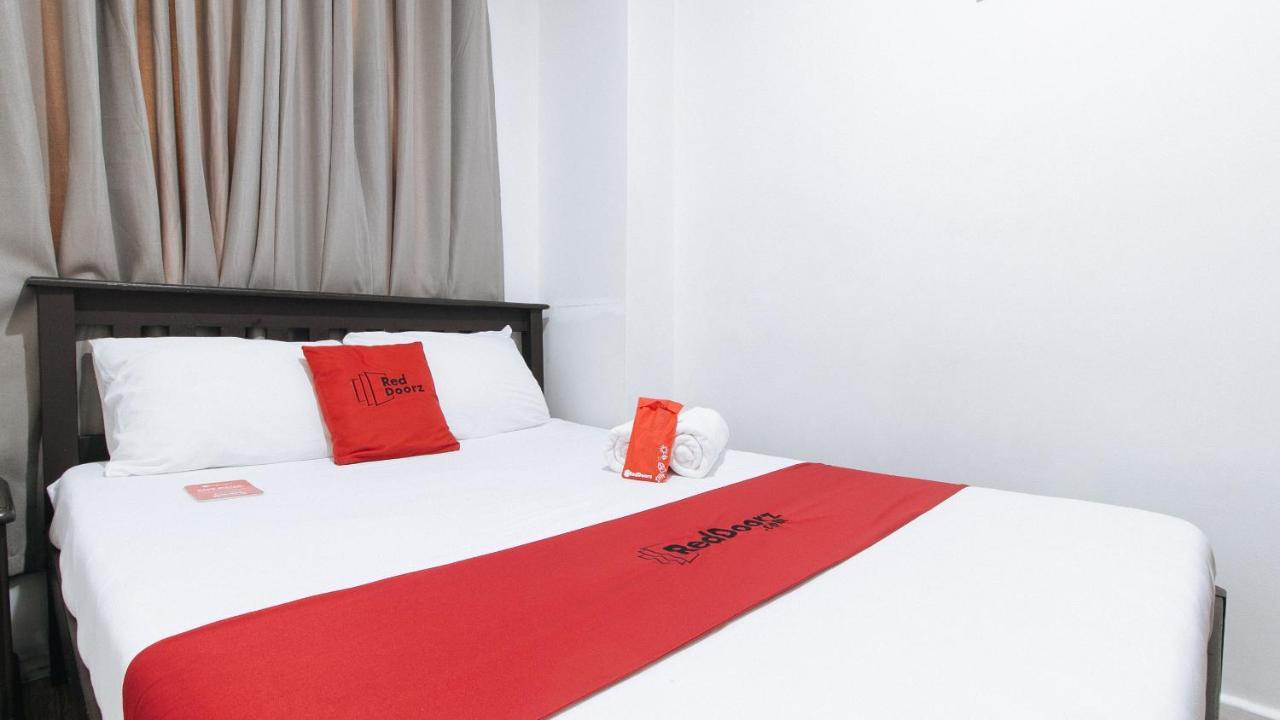 Reddoorz Plus @ Better Living Paranaque Paranaque City Экстерьер фото