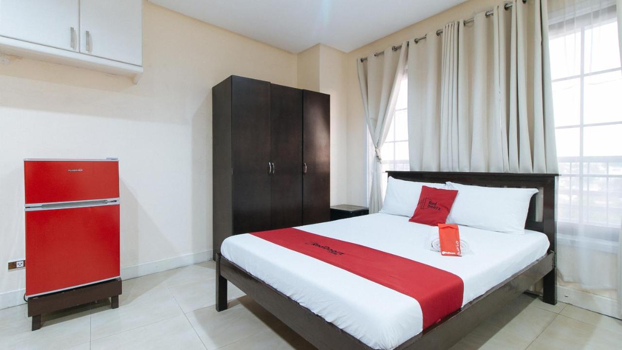 Reddoorz Plus @ Better Living Paranaque Paranaque City Экстерьер фото