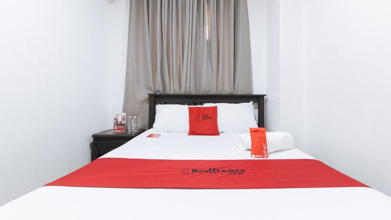 Reddoorz Plus @ Better Living Paranaque Paranaque City Экстерьер фото
