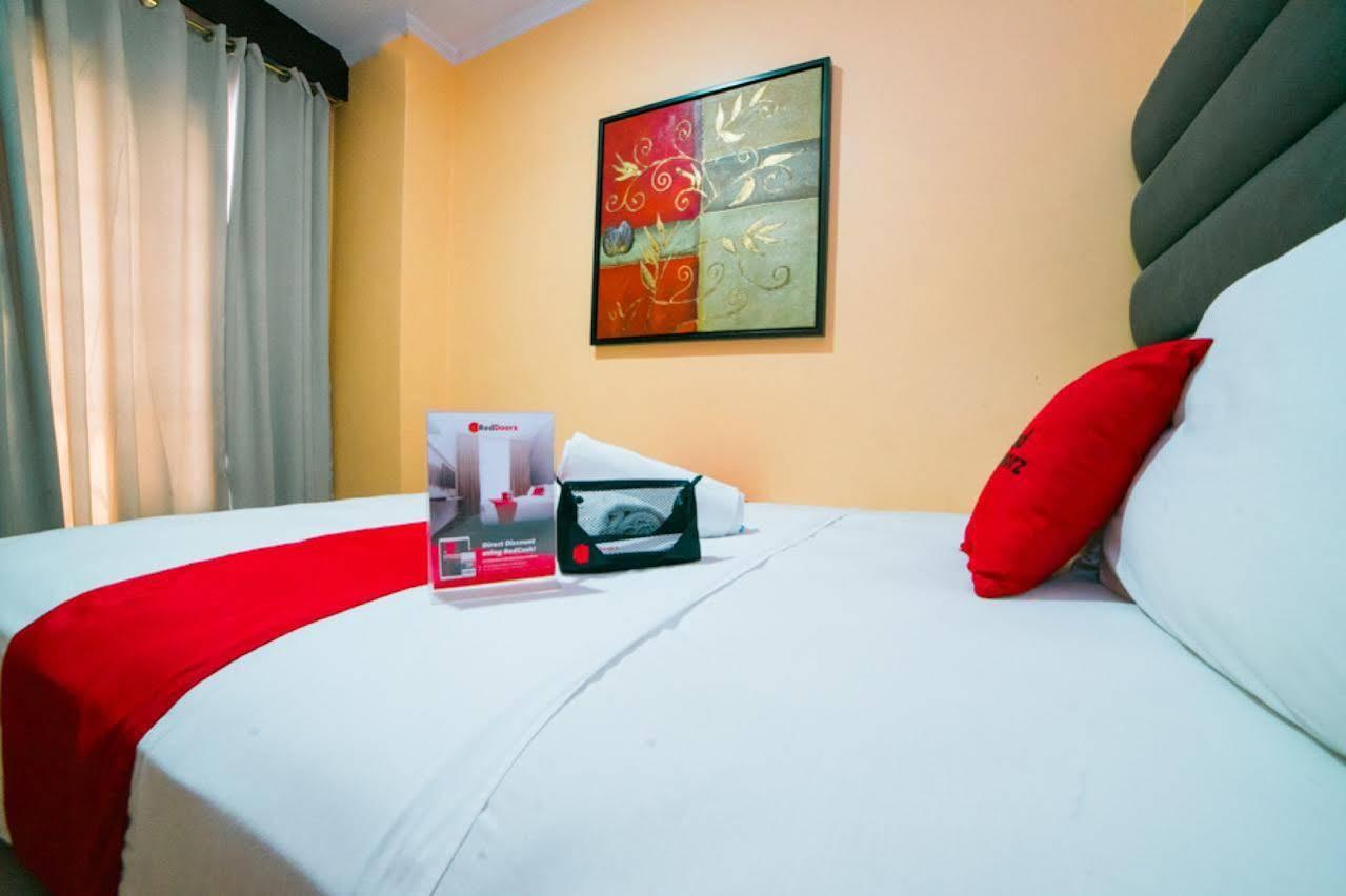 Reddoorz Plus @ Better Living Paranaque Paranaque City Экстерьер фото